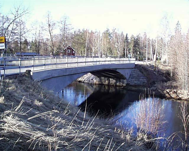 H 86 Silverån vid Hultsfred Brotyp: Valvbro av betong. Kyrkbron.