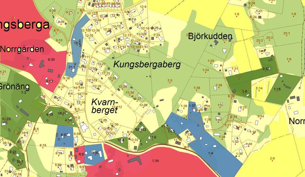 5(20) Inventering av bebyggelse i Kungsberga. Kulturhistoriskt intressanta fastigheter blåmarkerade, karaktärsskapande fastigheter grönmarkerade och särskilt värdefulla fastigheter rödmarkerade.