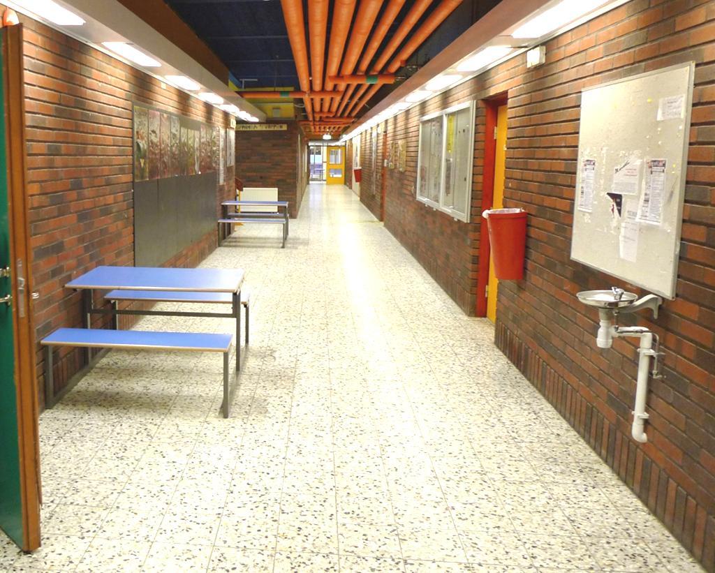 3.9 Brandteknisk utvärdering En genomgång har gjorts av de krav som ställs på en nybyggnation i brandteknisk klass Br2 (Boverket, 2008) samt om byggnaden uppfyller dessa (Bengtson, Jönsson, &