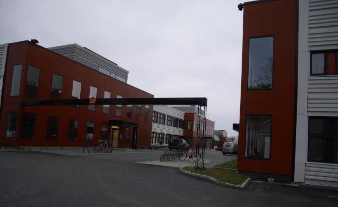 Markanvändning och bebyggelse Områdets södra del, fastigheten Växthuset 2, omfattas av byggnaden Pedagogen Park med tillhörande parkeringsytor.