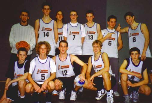 Die erfolgreiche U 18 Mannschaft der Saison 2001/2002 vorne von links nach rechts: Matthias Hillebrand, Hendrik Reimann, Nils Krietenstein, Alexander Bleier, Jens Sören Meyer hinten von links nach