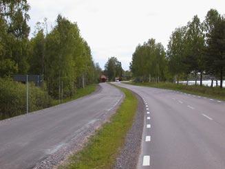 Kompletteringar till målstandarden Korsningar Målstandarden kompletteras med en sanering av direktutfarter, och där större korsningar utförs planskilda.