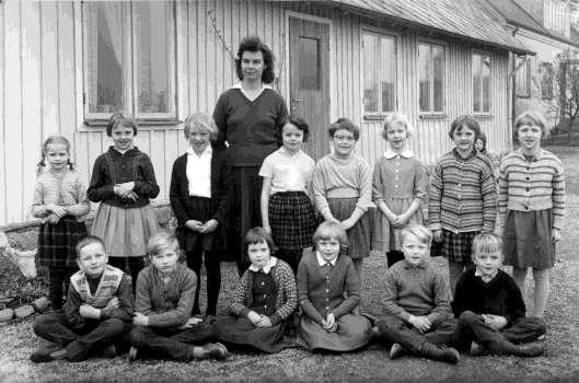 1.2 ODERUPS SMÅSKOLA Oderup småskola, klass 1 och 2, skolan nedlagd 1962 Lärare Anna-Lisa Persson 1955-1962 Göta Persson 1954-1955 Ingeborg Nilsson 1952-1953 vikarie från Askeröd Linnéa