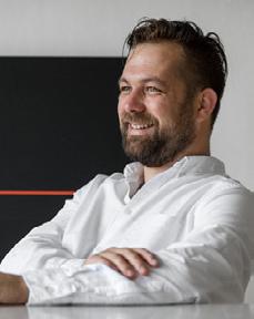 komma ut som bög på gymnasiet, för att som 21-åring göra en könskorrigering.