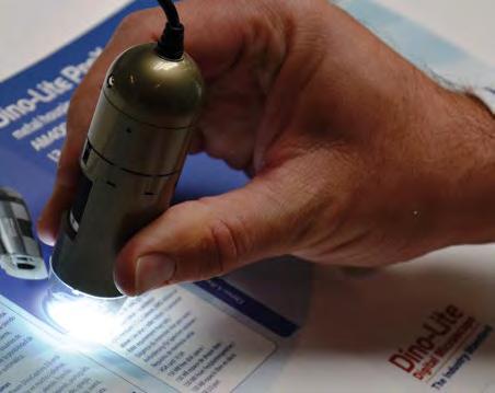 Denna forskning innefattar inzoomning på mikroskopiska förändringar på papper och kartongpapper under tryckprocessen.