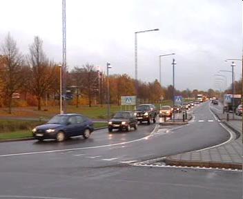 4.5 Cirkulationsplatser Fältmätningar 4.5.1 Ståthögavägen/Malmgatan, Norrköping Cirkulationsplatsen är nybyggd sedan vintern 2003/2004 och var tidigare en signalreglerad korsning med långa köer.