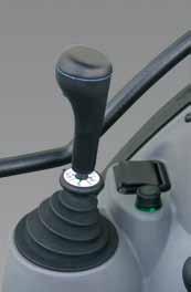 Den moderna designen har materialval från bilbranschen. Alla reglage är funktionellt och ergonomiskt riktigt placerade i enlighet med gällande standard.