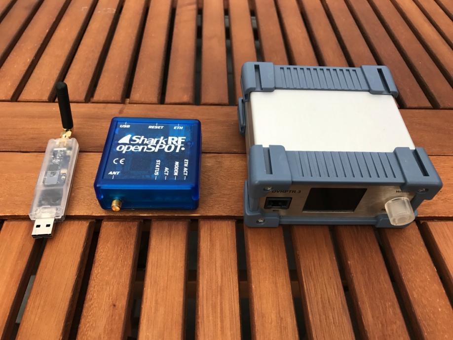 Tre av de beskrivna D-STARburkarna. varor finns det ett flertal av, de flesta verkar köra ircddb (https://github.com/dl5di/opendv/wiki/ircddb-gateway). Den finns även för RaspberryPi (https://www.