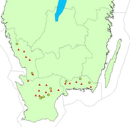 Obsytor med huvudträdslag gran (röda trianglar) och tall (gula cirklar) Figur 2. Obsytor med huvudträdslag bok (röda trianglar) och ek (gula cirklar) På obsytorna görs en rad mätningar av bl.a. markvatten, deposition, barrkemi, trädvitalitet, meteorologi och trädtillväxt.