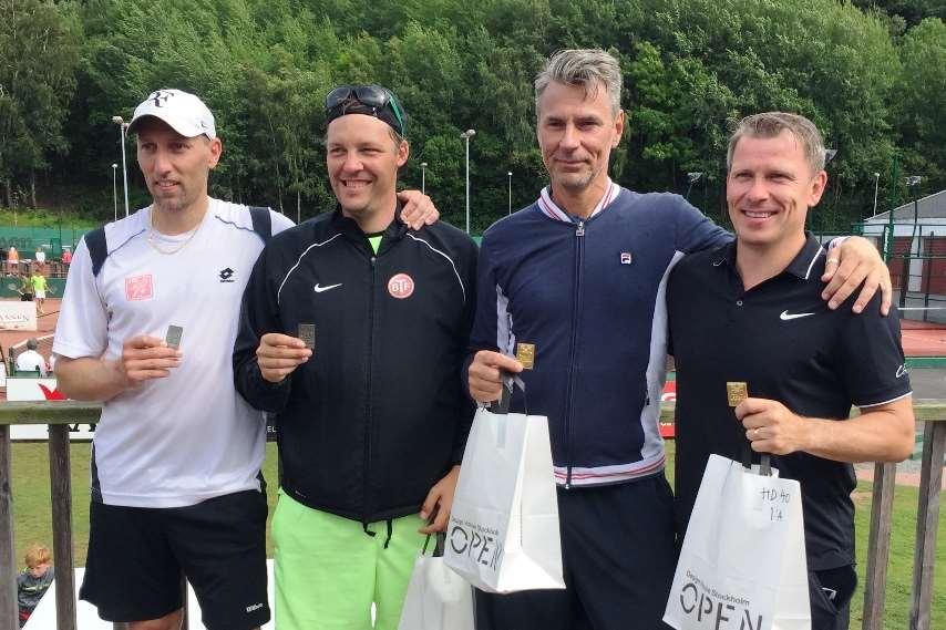 Martin/(Fredrik): Otroligt roligt att få försvara guldet från förra året tillsammans Fredrik Perman. Jag tycker personligen att det var tuffa förhållanden i finalen, tuff match!