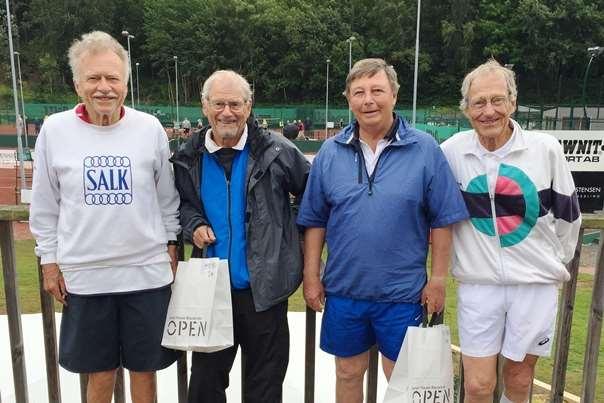 men Tom hade inga problem nå dem och sedan sätta vinnare. Men i längden vann jag genom min erfarenhet!!! - som alla vet är jag ett år äldre än Tom.