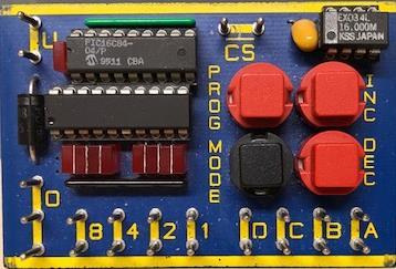 PROM-modul Nedan visas en bild på PROM-modulen som innehåller ett läsminne. ROM-mod Adress Data Läsminnet lagrar 16 stycken 4-bitsarsord och programmeras och raderas elektriskt (EEPROM).