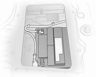 Använd startkablar med isolerade polklämmor och ett tvärsnitt på minst 16 mm 2 (på dieselmotorer 25 mm 2 ). Koppla inte från det urladdade batteriet från bilens elektriska nät.