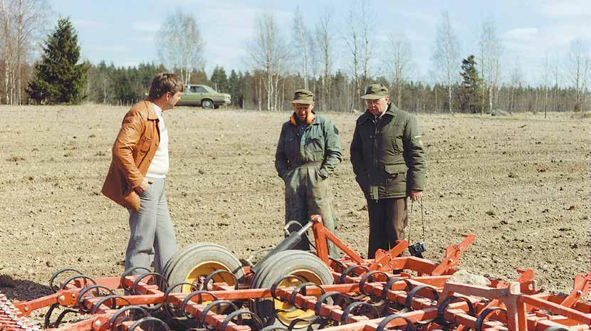 1980-talet NZ-harven finare bruk i högre hastighet Sedan starten 1982 har NZ-harven utvecklats kontinuerligt och idag tillverkas den 5:e generationen av NZ modellen och har snart levererats i 30 000