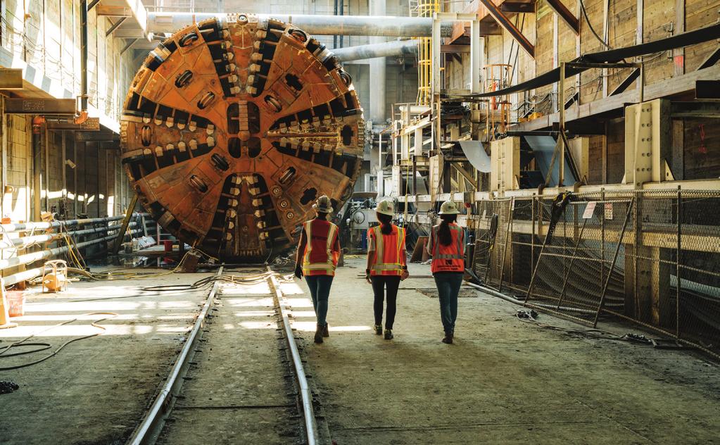 1 Skanska Tremånadersrapport, januari mars 218 Byggverksamhet Intäkter och rörelsemarginal, rullande 12 månader % 6 5 4 18 15 12 Förändringar och valutaeffekter 218 / Förändring i Förändring i kr