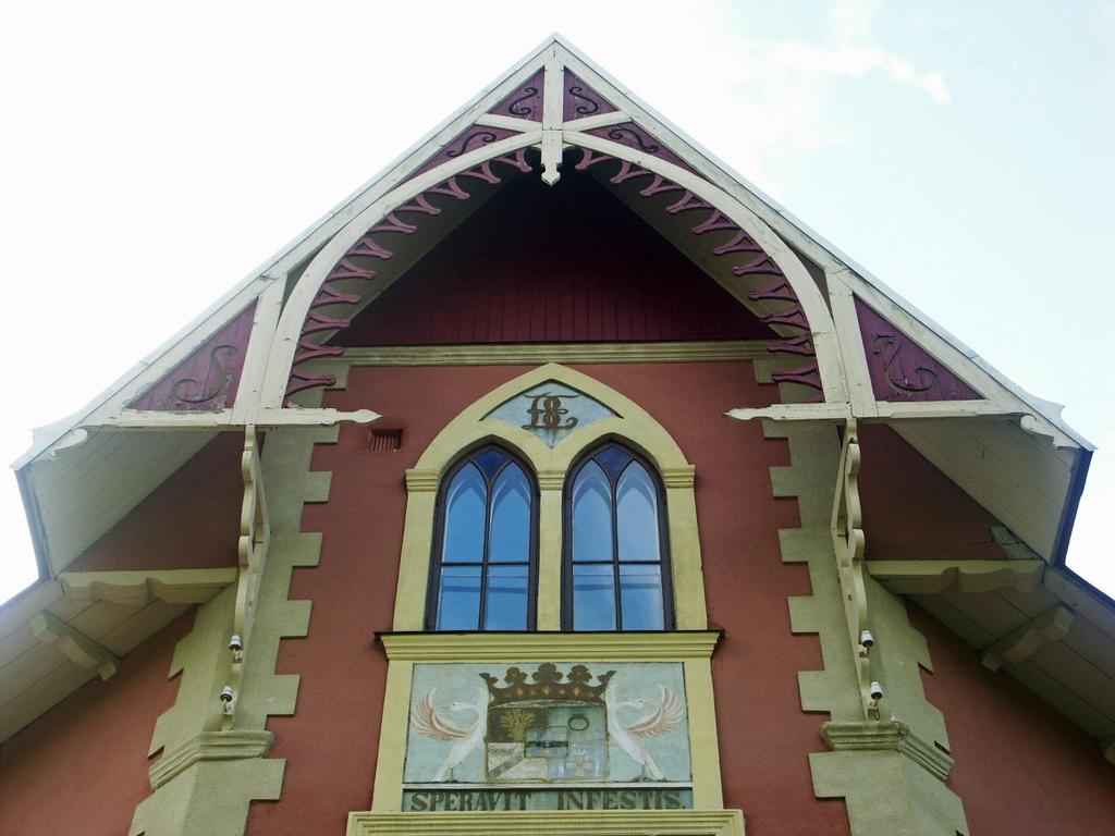 Villa uppförd på 1880-talet med förebilder i amerikansk villastil och schweizerstil.