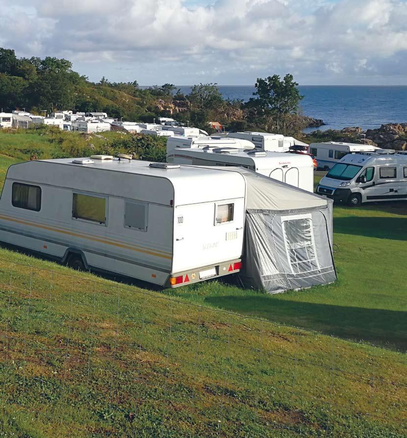 Gudhjem Camping HH Hyrtält från 5 710 DKK 4 pers. m. utrustning. Färja från Ystad mitt i veckan.