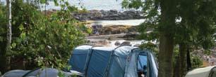 Här finns kustplatser, plana, kuperade områden och mysiga platser i skuggen nedan av träden vid campingen. Nära finns en liten barnvänlig sandstrand.