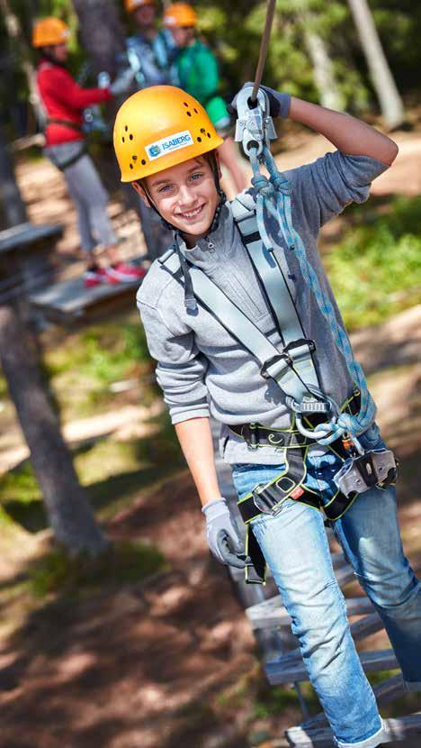 Isaberg Tree Top Adventure är äventyrsbanan som är lite vad du själv vill göra det till en rolig fritids aktivitet för hela familjen eller en adrenalinfylld