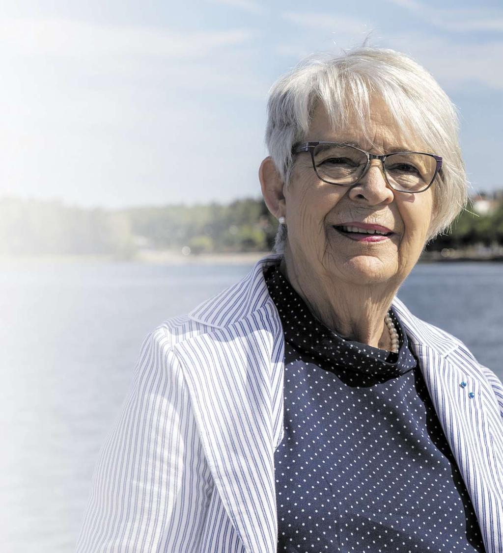 Till Loftahammar. Till Gunnebo. Till Överum. Till Totebo. Till Piperskärr. Till Maud Andersson. Och hennes trevliga granne.