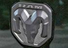 nummer: RA0096 ''Ram-head'' emblem för bakläm i mattsvart, inklusive montering. Obs, passar endast Limited och Longhorn-modeller. Pris: ex.