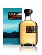 BALBLAIR 2005 70 cl 46 Vol% I doften finner vi Balblairs signum utslagna blommor tillsammans med apelsin och citron. De amerikanska exbourbonfaten ger kola- och vaniljnyanser.