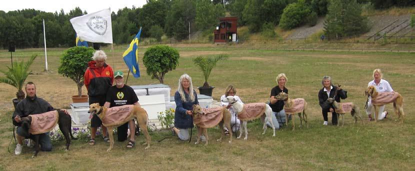 I samband med SM-finalerna delades också Årets Hund täcken ut för 2009. Fr.v.