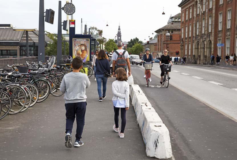 Att inkludera gränspendlarna i kollektivtrafikmodellen i kostnadsutjämningen förefaller däremot ge ett positivt ekonomiskt utfall för Skånes kommuner och Region Skåne.