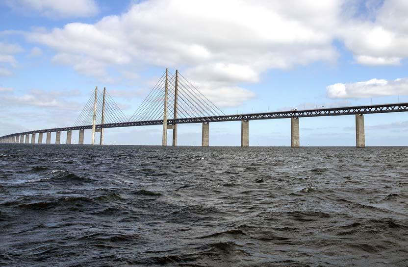 ARBETSMARKNADEN ARBETSMARKNADEN ARBETSMARKNADEN: Öresundspendlarna och deras lönesummor DEN GRÄNSREGIONALA STATISTIKEN Redan innan Öresundsbron var färdig tog Region Skåne initiativet till ett arbete