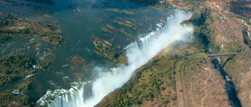 Victoria Falls är inte bara namnet på de fantastiska vatten fallen, utan också på en liten stad i Zimbabwe som har vuxit fram runtomkring och