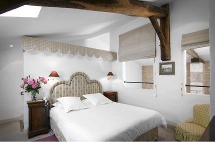 13 rum, storlek mellan 30-35 m² med eget badrum och separat toalett. Tradition Rum Relais Belägna i Relais des Vigiers, byggda helt i miljövändlig standard.