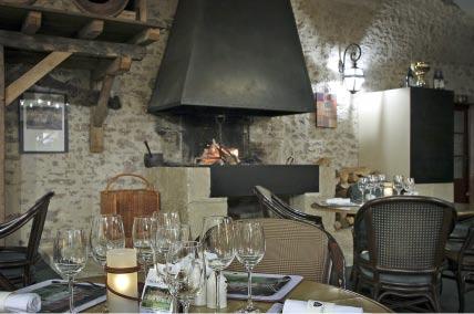 Restauranger Brasserie Le Chai Le Chai är belägen i slottets gamla vinfabrik och erbjuder dig en rustik miljö för härliga måltider.