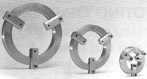 Fortsätt därefter att vrida bakstycket tills ringen sitter fast i chucken. Spänn chucken.