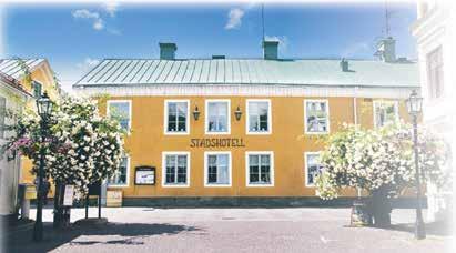 Sommarens härliga stunder Mat och dryck med musik När värmen kommer dukar vi upp ute på innergården vid lusthuset.