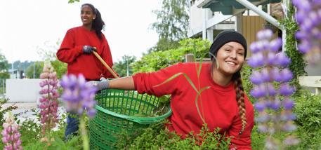 HÅLLBARHET KRÄVER AKTION: SAMHÄLLSENGAGEMANG Sommarjobbare i våra områden Vi vill vara med och bidra till att gemensamt bygga framtidens Sverige.