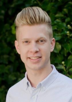 Tobias Gillberg Ålder: 30 Ort: Tomtebo, Umeå Yrkesmilitär. Tidigare fullmäktigeledamot Sollefteå, vice förbundsordf CUF, ledamot av polis- och facknämnder.