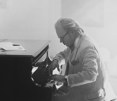 Å Isadora Duncan autentisk koreografi och en levande tradition I den här workshopen får deltagarna prova på autentiska Isadora Duncan koreografier i en levande tradition under ledning av Kathleen