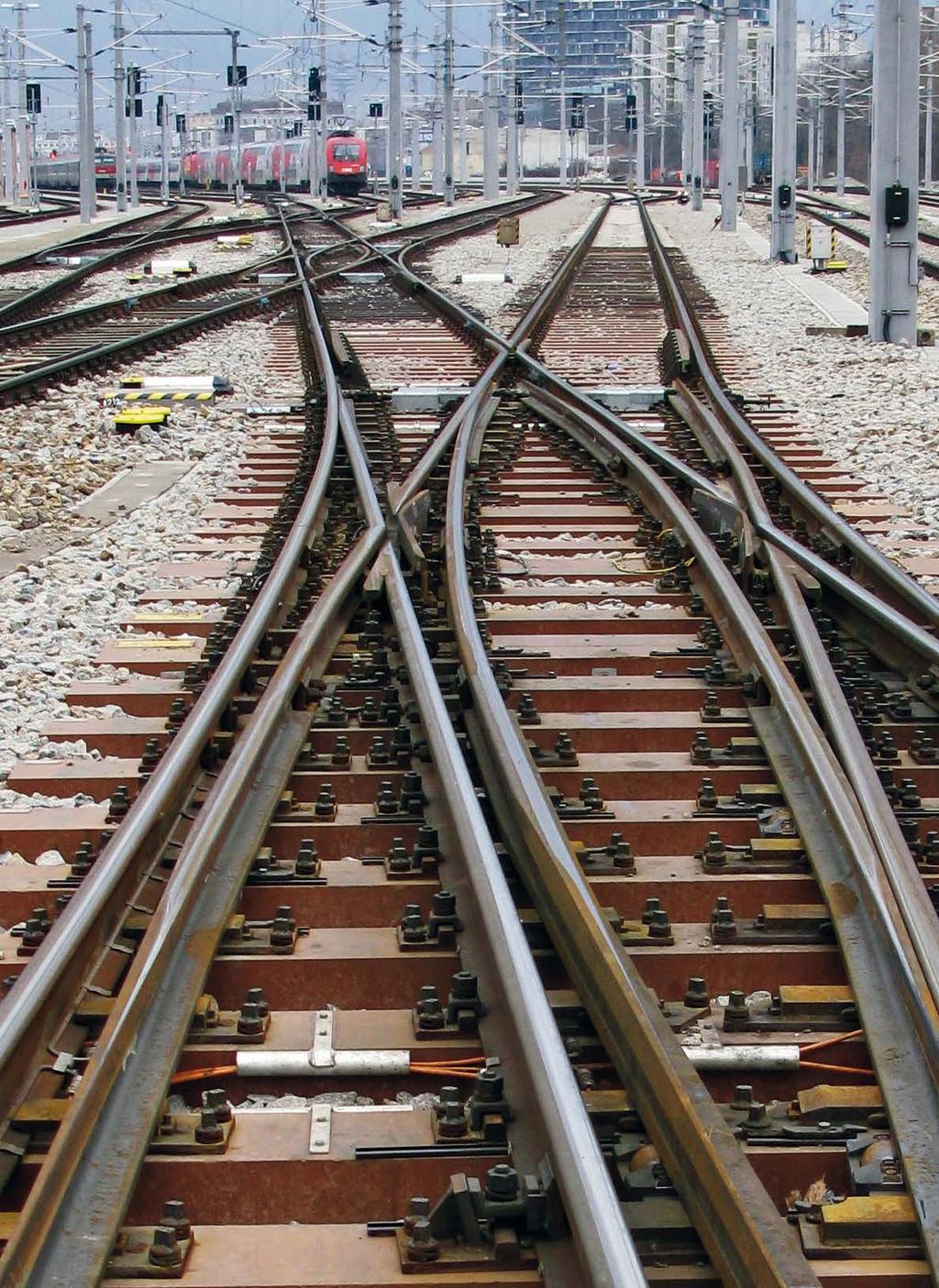 FFU-komposit väger ungefär lika mycket som äkta trä (ca. 740 kg/m 3 ). Sliprar av detta material är mycket lättare att transportera och lägga.