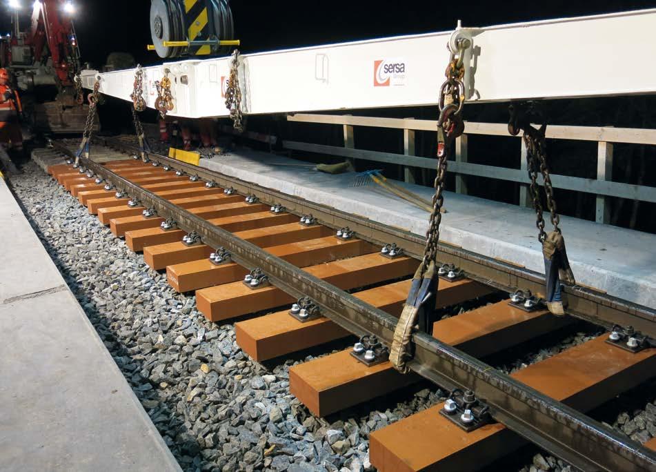 Schweiz Bro RhB i Tavanasa Stampning av platta sliprar Övergång från betongsliprar till platta FFU-sliprar (med en tjocklek på 120 mm).