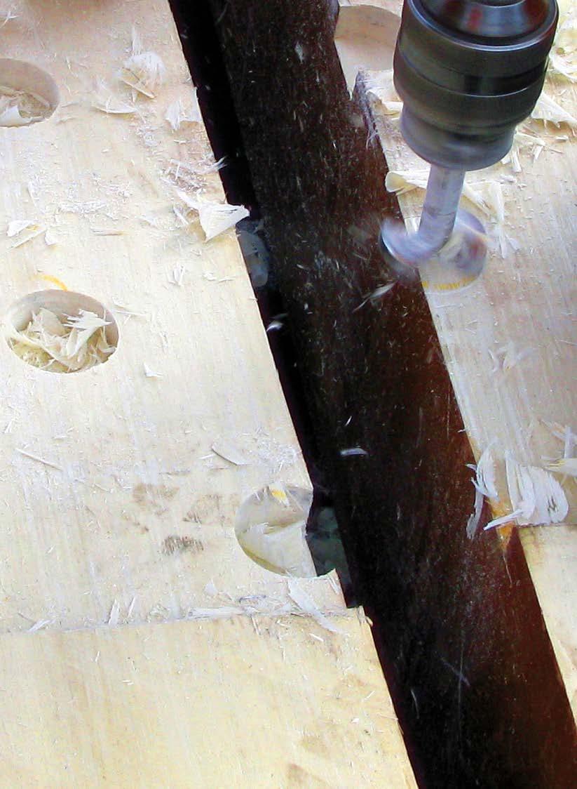 Reparation med hjälp av polyesterbaserad tvåkomponentsharts med glasfiber - härdningstid 30 minuter Profilering Rengöring av borrat hål Igenfyllning med syntetisk harts Borrning av nytt hål