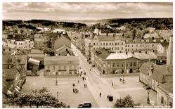 Kvällen avslutas med en ny version av filmen Några glimtar från vår stad, journalfilmer från Södertälje, 1917 1927, sammanställda 1970 av Roger Sellberg.