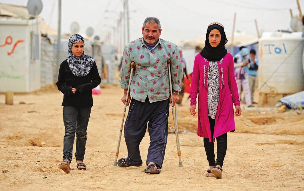 Missa inte första säsongen av På fly Pappa Abdul, Nada (12 år) och Nisreen (14 år) överlevde kriget i Syrien. Nu bor de i flyktinglägret Zaatari i Jordanien.