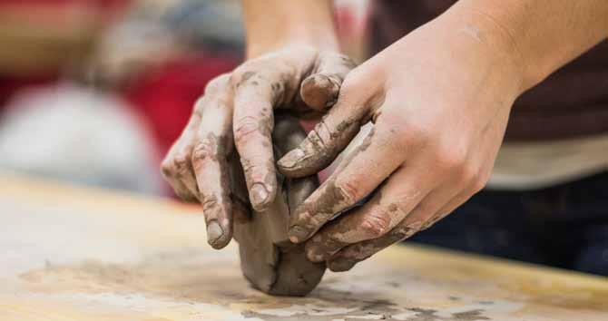 PROGRAMMET FÖR Hantverk och produktion HPHAN Skapa med dina händer Finns på De la Gardiegymnasiet Att arbeta med sina händer är svårt men viktigt.