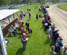 nummer 2 2012 Säsongen i gång i Tommarp nummer 3 2012 SM vinnarna 2012 SVENSKA CENTRALFÖRBUND HUNDKAPPLÖPNINGSSPORTENS Den 19/5 var det säsongsstart i Tommarp med gott om publik och 6 lopp i fint