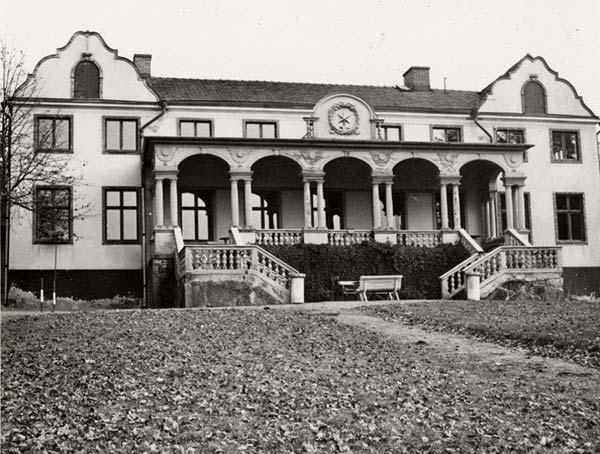 Rosenholms gård. Foto 1973 Storskiftet i Silletorp genomfördes på initiativ av en av gårdsägarna, häradshövding Anders Håkansson. Byn var uppdelad i tre åbolotter.