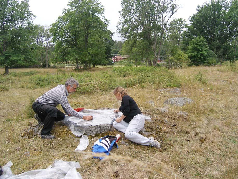 Inledning Blekinge museum får härmed lämna rapport om inventering och dokumentation av hällristningar mm inom del av Buatorp, Tävetorp, Agdatorp, Bjärby och Skillinge i Nättraby socken.