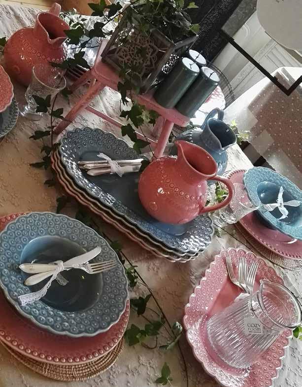 CAFÉER PÅ KÅLLANDSÖ = Caféer som endast har öppet på sommaren Läckö Strand Kållandsö Sandviken, Lidköping 0510-100 47 Här serveras hembakta bullar och kakor,