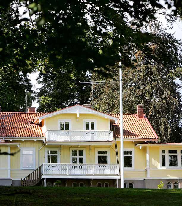 Skogshyddans Café Gamla Läckövägen 52, Lidköping 0510-248 42 Detta sommaröppna café ligger alldeles invid Vänerns strand.