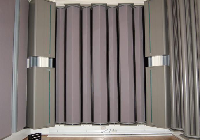 Bilaga 3 Roterbar dämpning/diffusion i studion Mitt i bilden ses omväxlande AC200 och AC300 roterbara absorbenter/resonatorer,här med den
