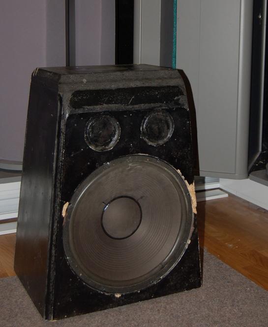 Bilaga 7 Frekvensgång för högtalare Grön och röd kurva utgör frekvensgång för Genelec 7070A, mätt på 10 cm respektive 1 m avstånd.